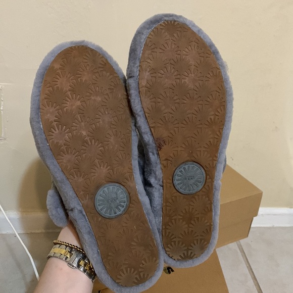 Gray Ugg Fuzzy Sandals - Picture 5 of 6